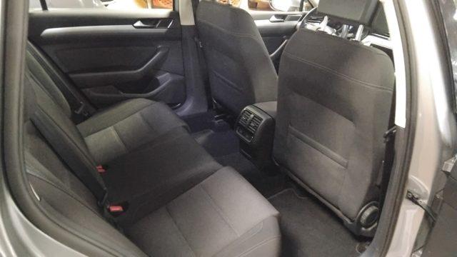 VOLKSWAGEN Passat Variant 1.6 TDI SCR DSG Business NAVI
