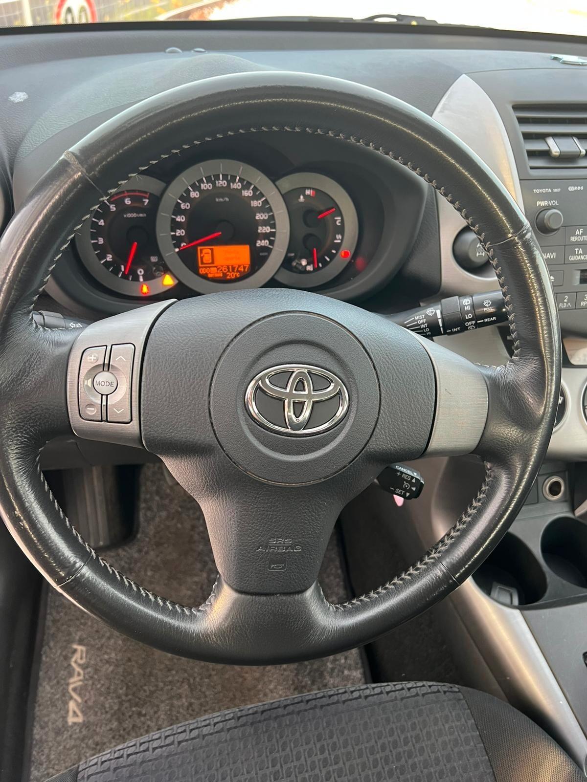 Toyota RAV 4 RAV4 2.2 D-4D 177 CV Luxury