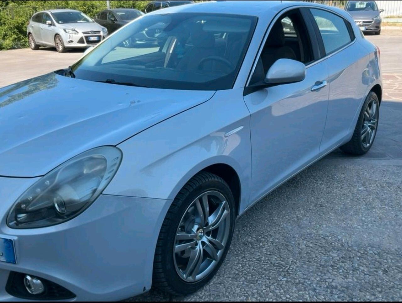 Alfa Romeo Giulietta 1.6 JTD105 cv ok neopatentati.