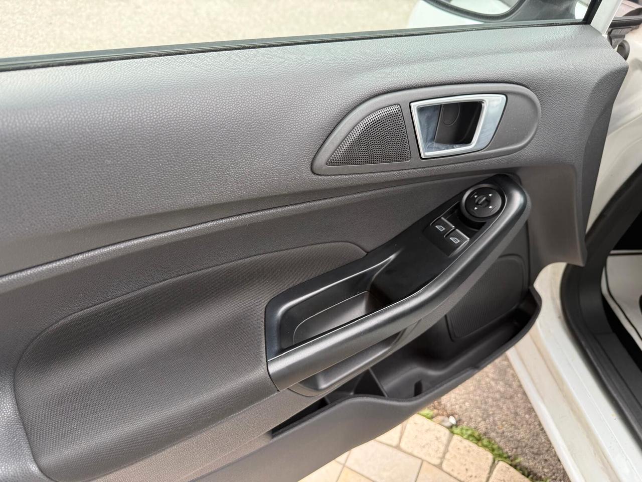 Ford Fiesta 1.2 Benzina Neopatentati