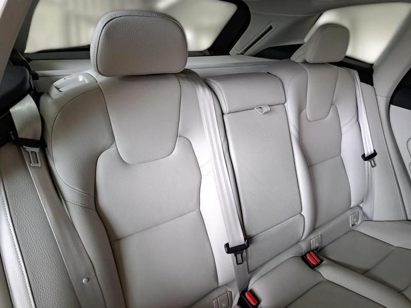 VOLVO XC60 B4 D AUTOMATICO MOMENTUM PRO SUV