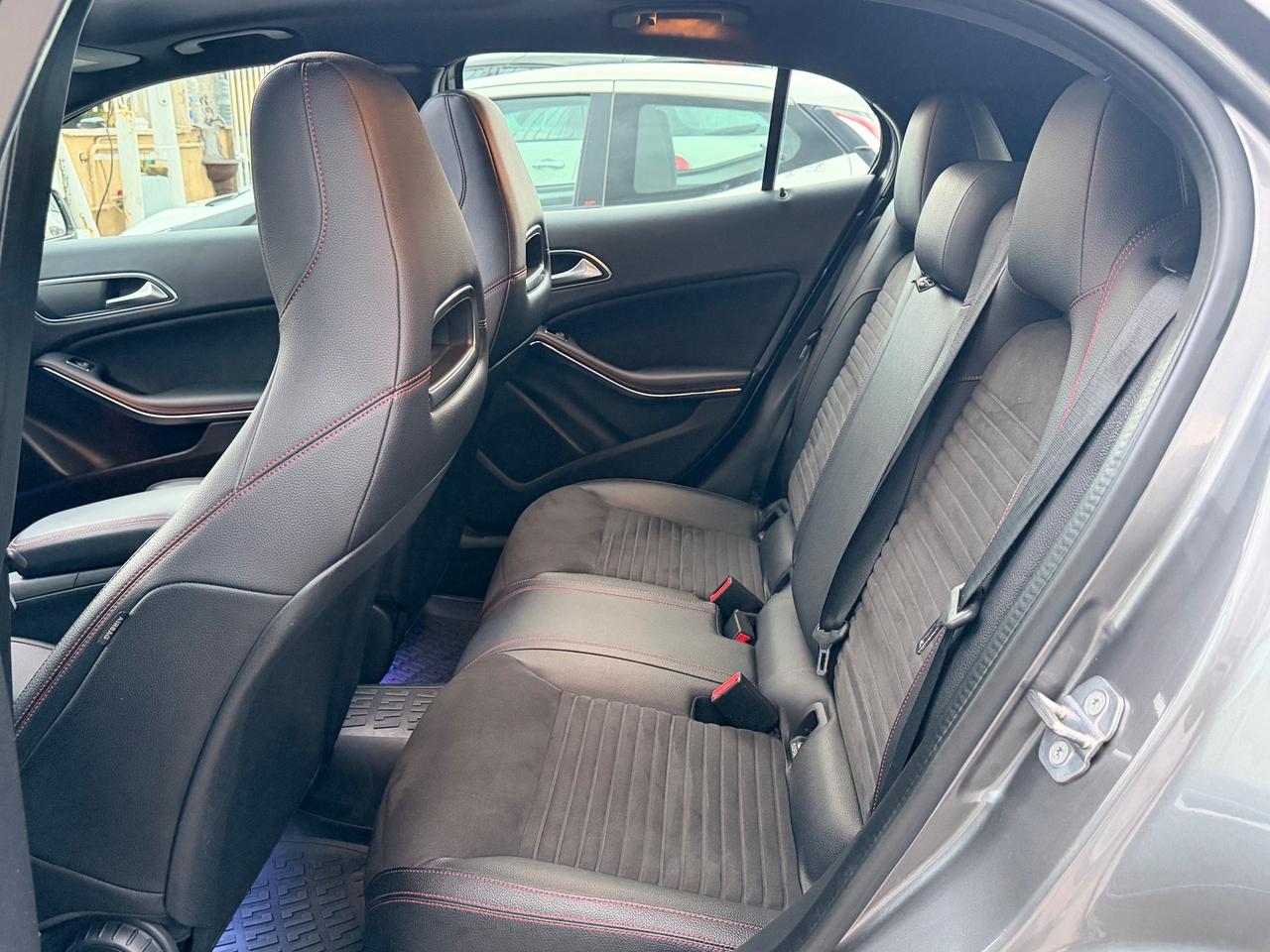 Mercedes-benz GLA 200d 2.0 136Cv Premium AMG TETTO