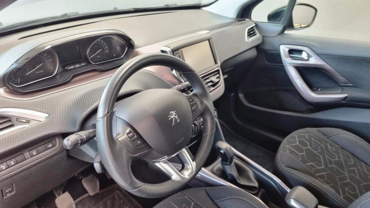 Peugeot 2008 1.2 KM 31.600 UNICO PROPRIETARIO,DISTRIBUZIONE FATTA