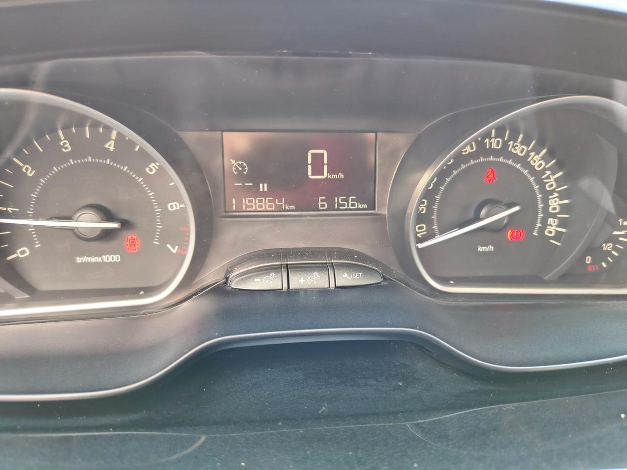 Peugeot 208 PureTech 82 5 porte Allure