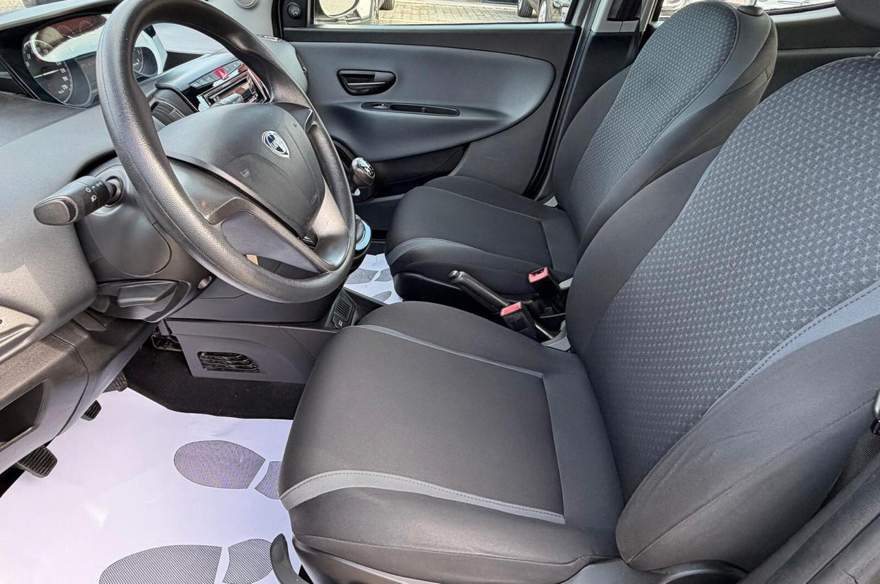 Lancia Ypsilon 1.2 69 CV 5 porte Silver