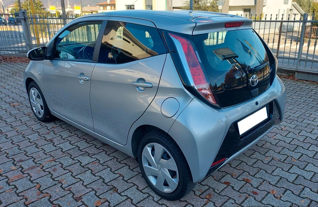 Toyota Aygo 1.0 VVT-i 69 CV 5 porte x-play