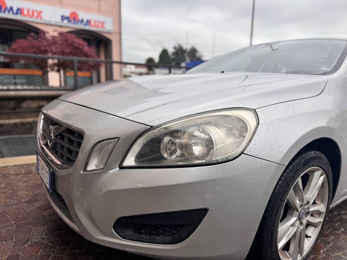 Volvo V60 I 2010 V60 2.0 D3 Summum