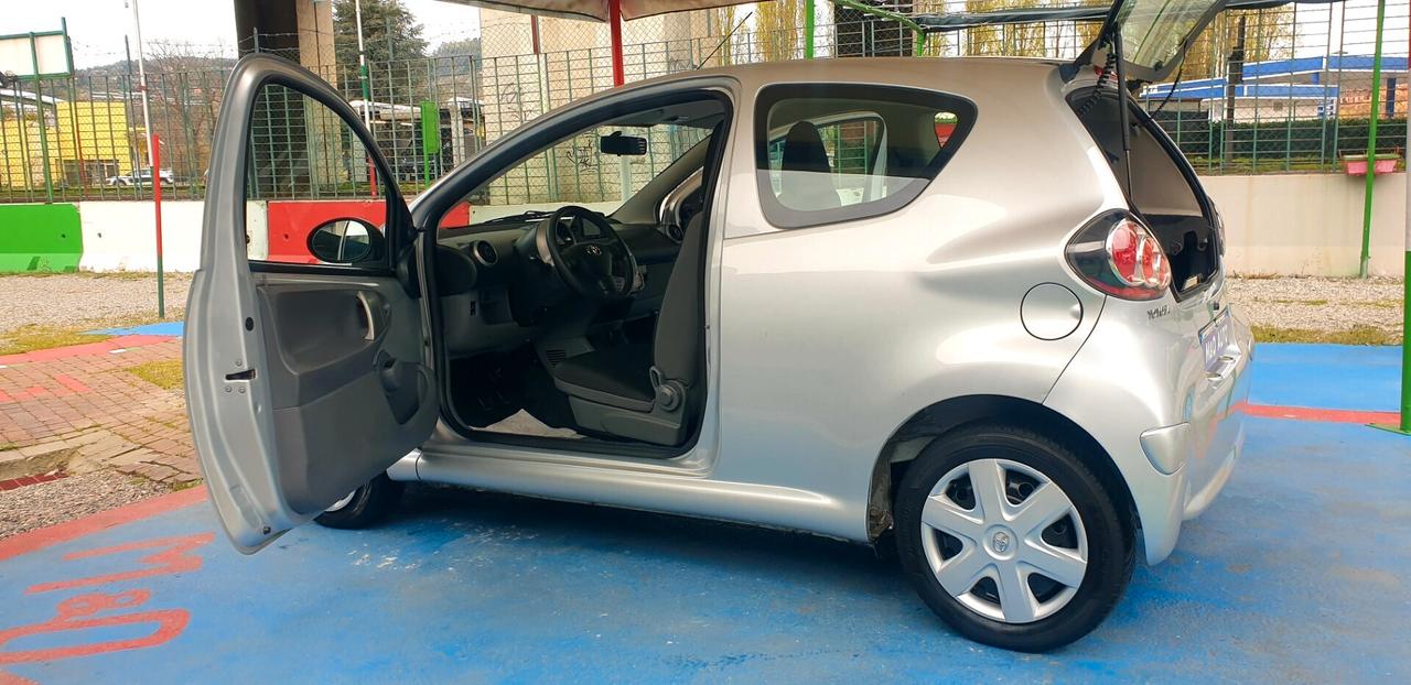 TOYOTA AYGO 1.0 BENZINA 4.450 CON VOLTURA E/5