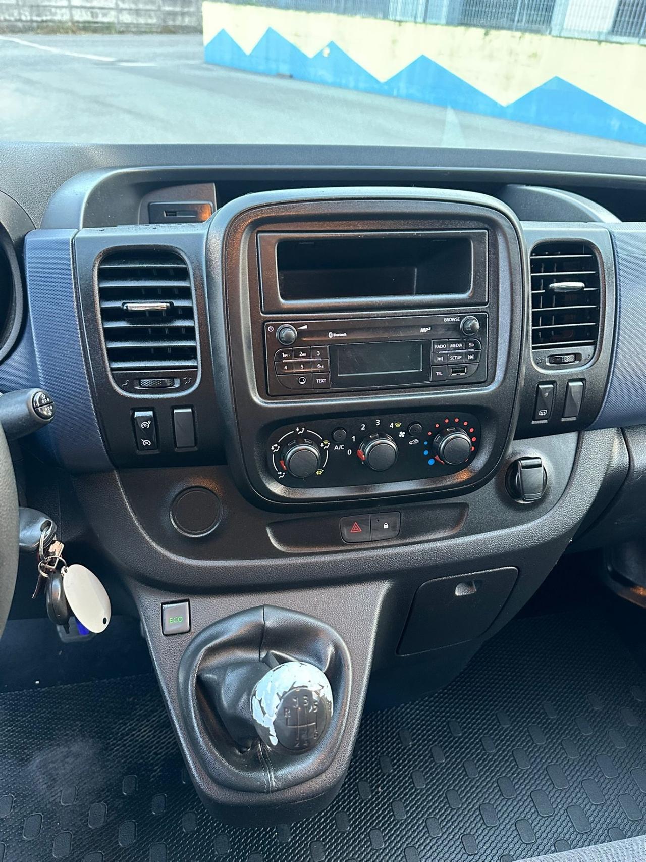 Opel Vivaro 6 posti autocarro