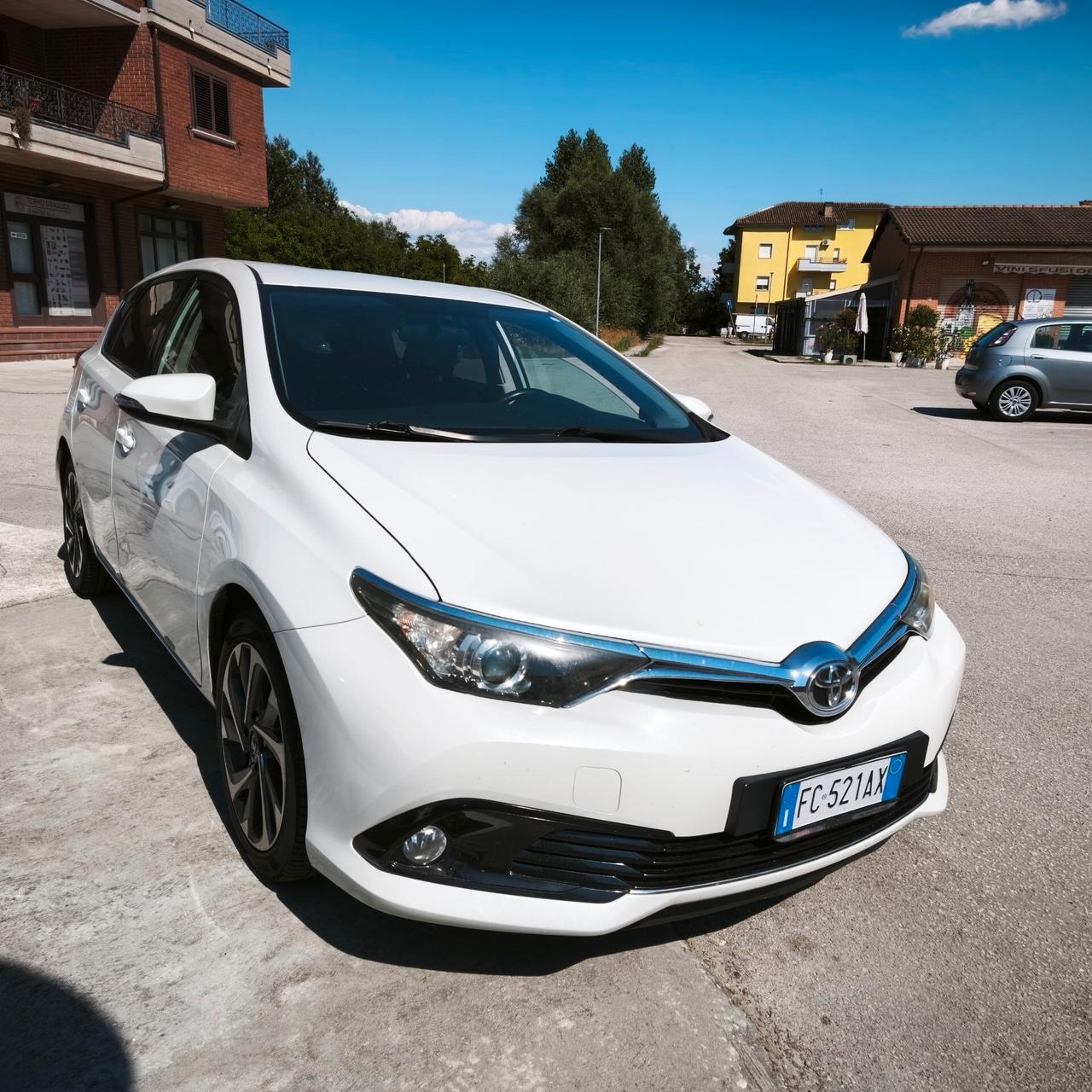 Toyota Auris 1.6 D-4D Lounge