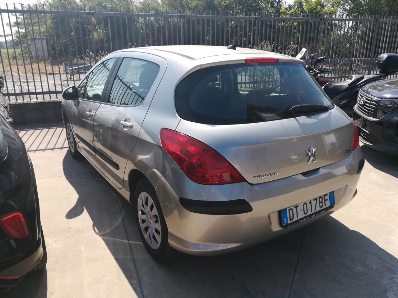 Peugeot 308 1.6 120CV KM 106. 000 BENZINA OK NEOPATENTATI