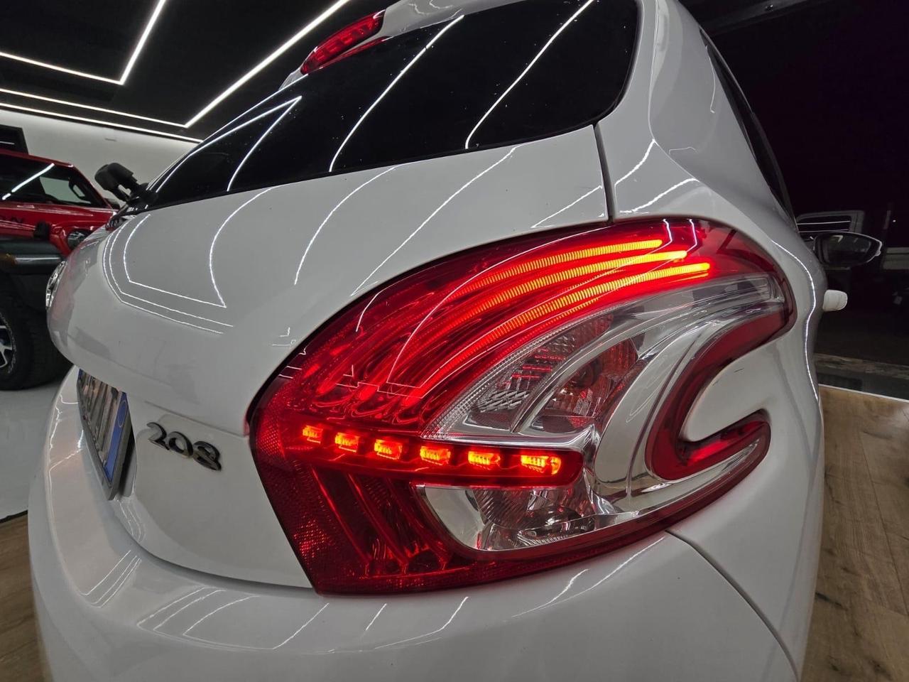 Peugeot 208 1.4 HDi 68 CV 5 porte Allure