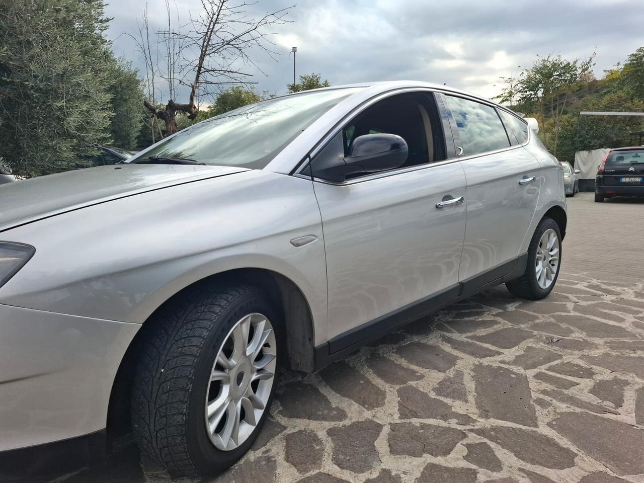 Lancia Delta 1.6 MJT DPF Silver Neopatentati