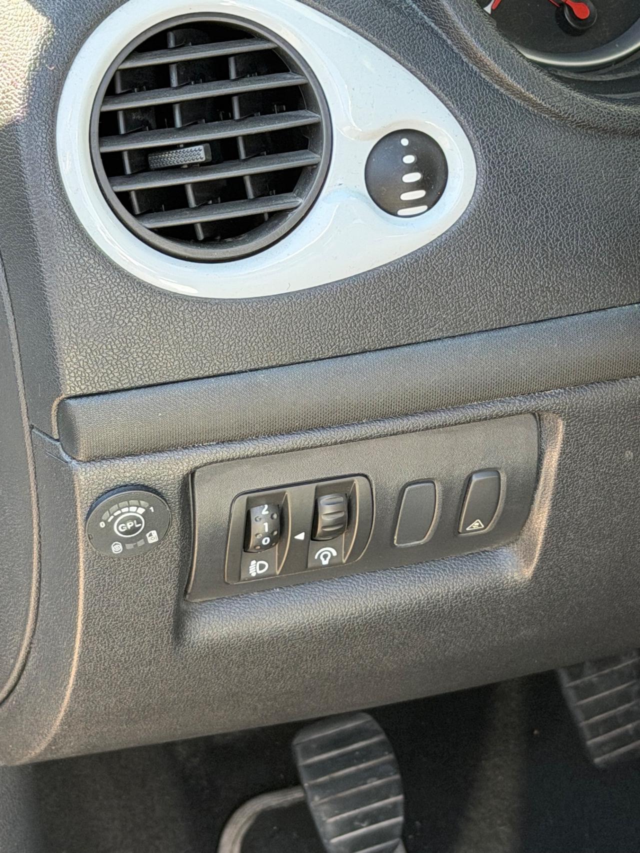 Renault Clio 1. 2- GPL 06/2032- Tagliandata- Neopatentati