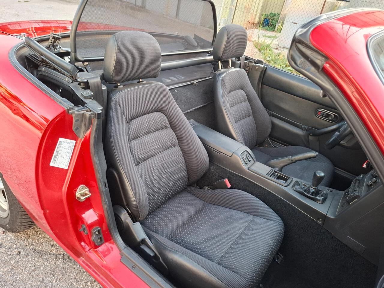 Mazda MX-5 1.8i 16V cat