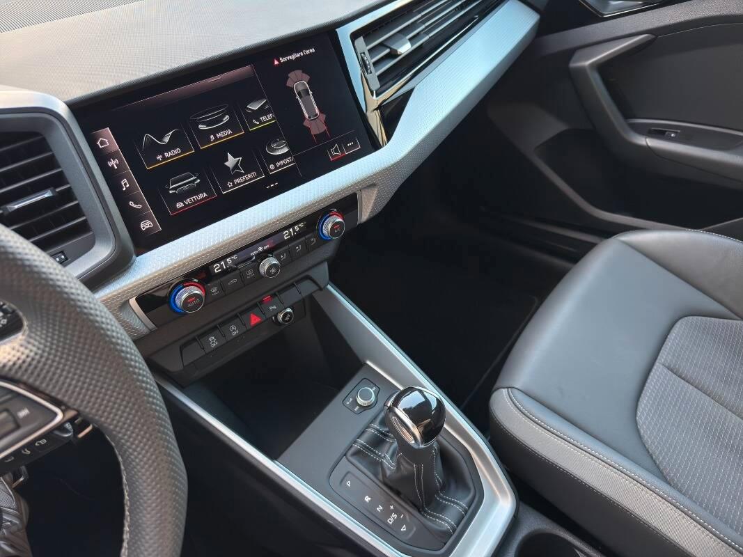 Audi A1 1.0 116CV Identity Contrast S Line Interno S tronic