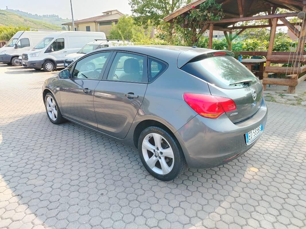 Opel Astra 1.4 Cosmo 100cv