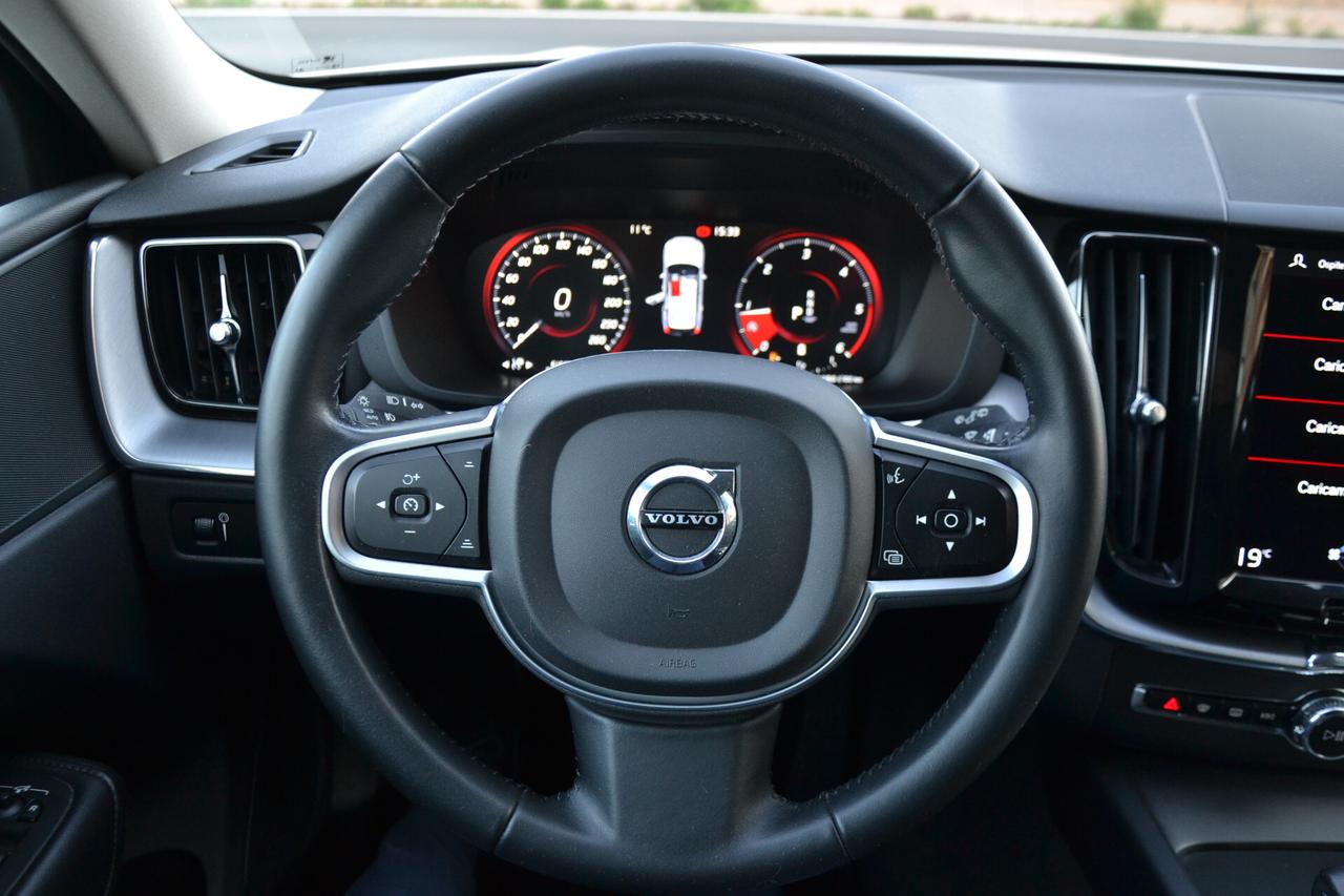 Volvo XC 60 2.0 197CV AWD HYBRID/DIESEL AUT.+FULL LED+RCAM+NAV