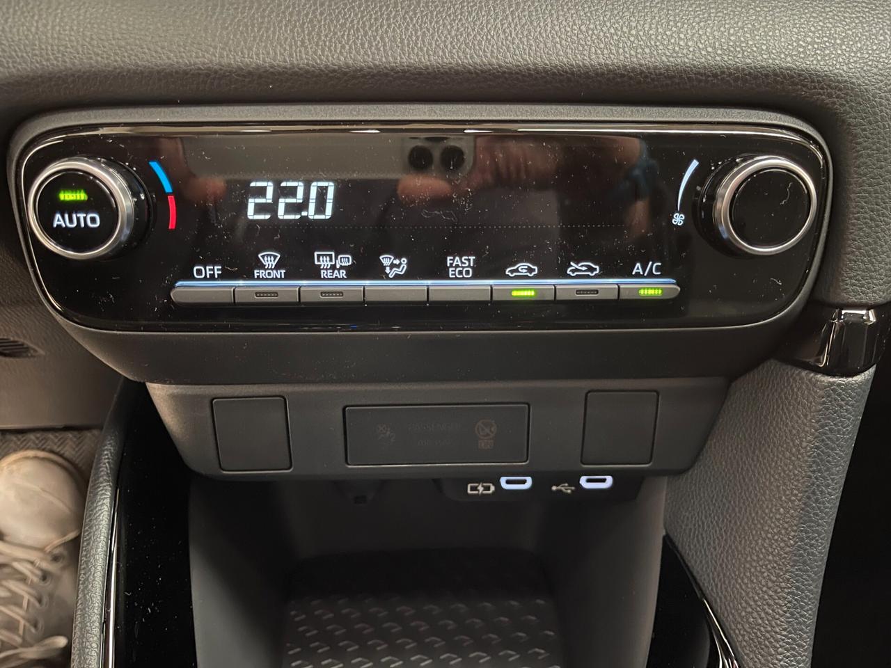 Toyota Yaris Trend Teck Pack 1.5h-Ok Neopatentato-LEGGI SOTTO