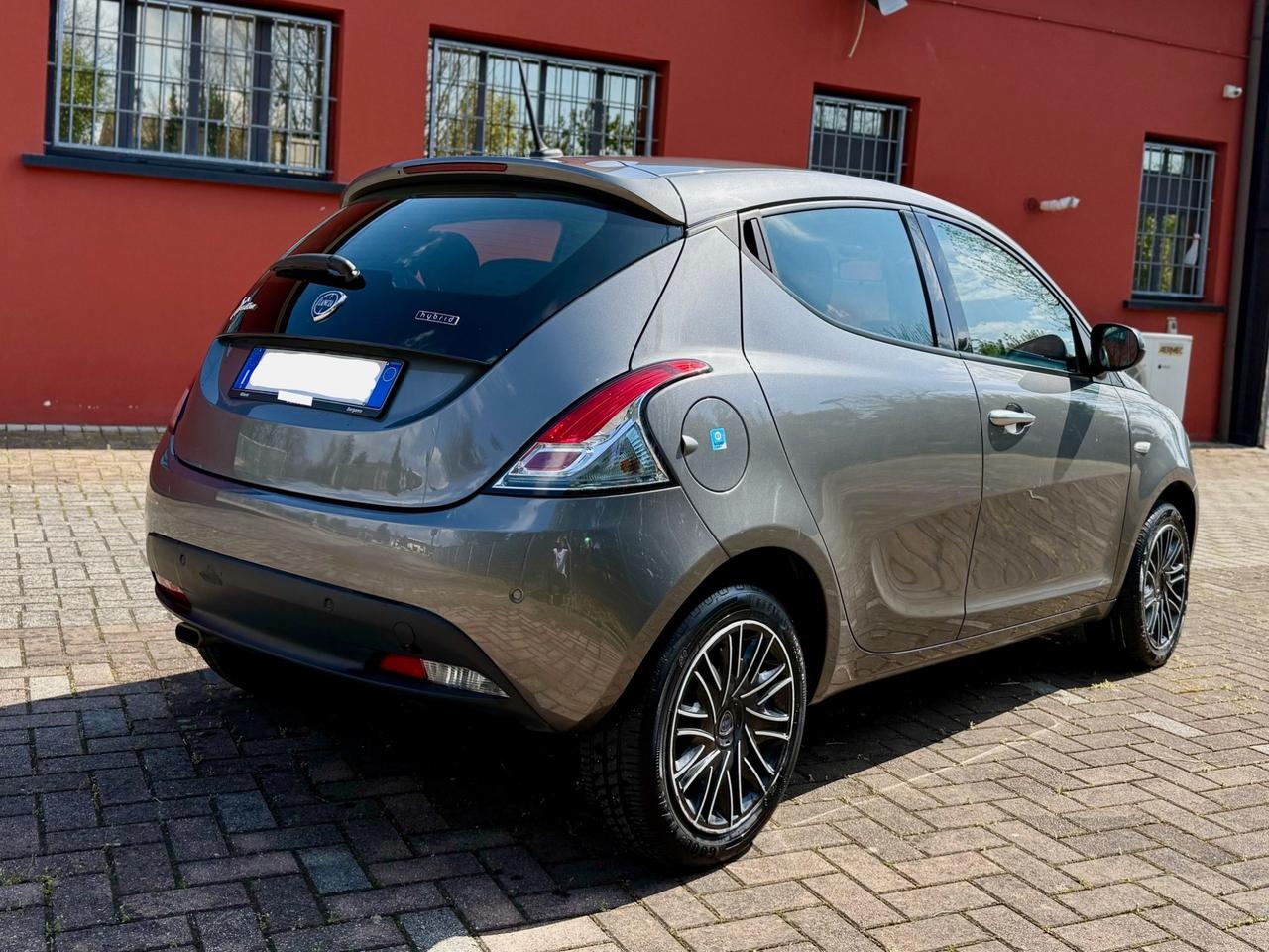 Lancia Ypsilon 1.0 FireFly 5 porte S&S Hybrid Ecochic Silver