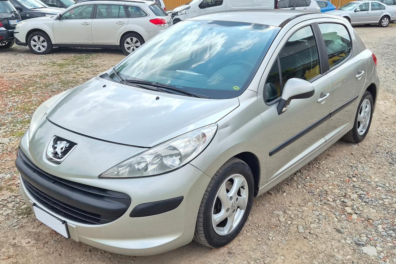 Peugeot 207 1.4 8V 75CV 5p. X Line