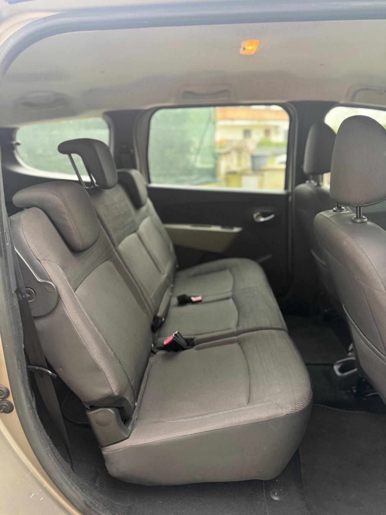 Dacia Lodgy 7 POSTI 1.5 DIESEL POCHI KM NEOPATENTATI