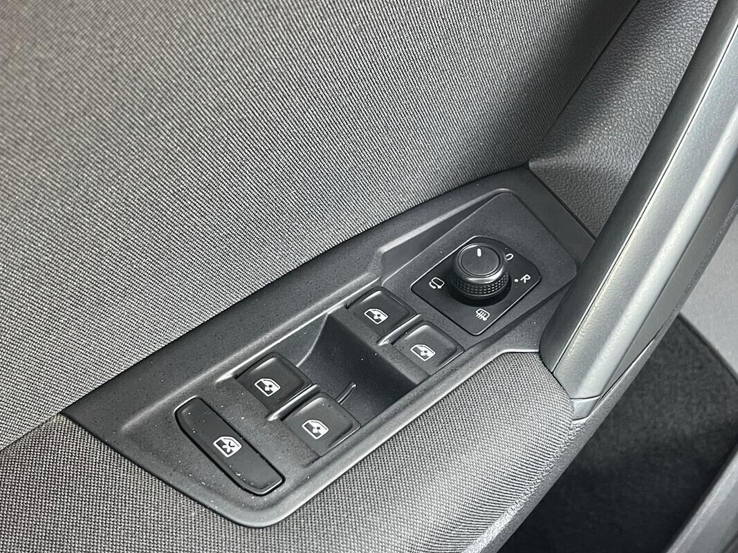 Volkswagen Tiguan 1.6 TDI R Line Sport "Cerchi 19 - Fari Full Led Stop a Quadro digitale"