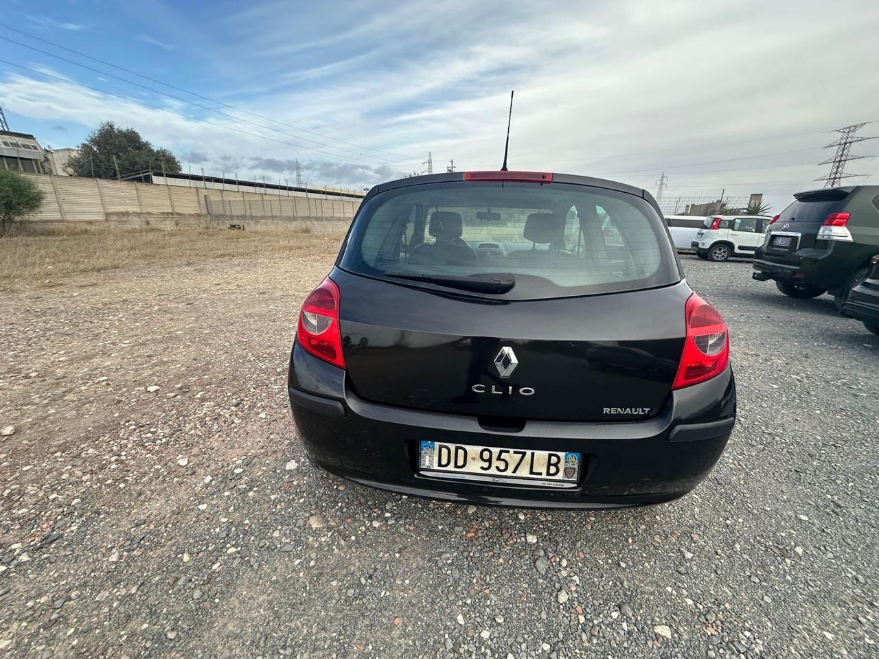 Renault Clio 1.5 Diesel- NEOPATENTATI