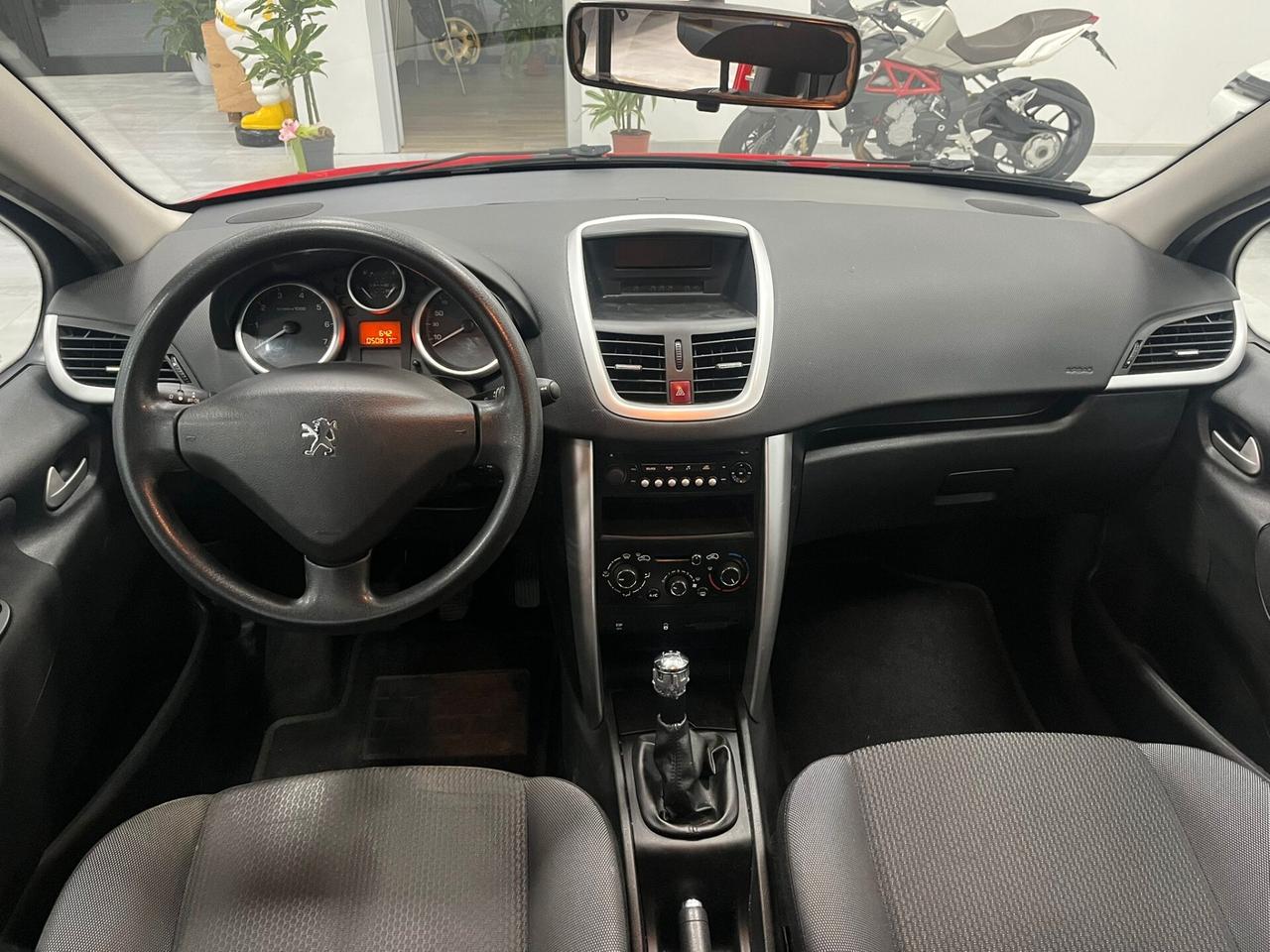 Peugeot 207 5p 1.4 8v 75cv