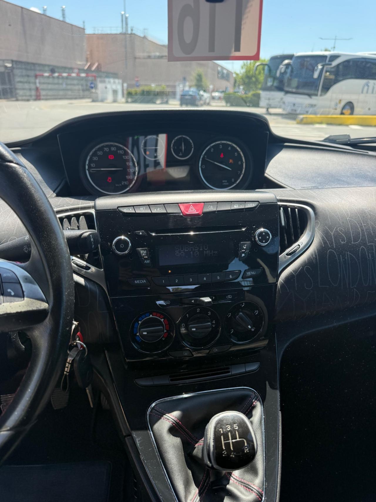 Lancia Ypsilon 1.2 69 CV 5 porte Platinum