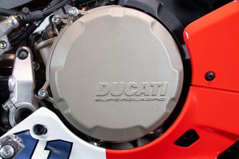 2023 DUCATI PANIGALE V2 BULEGA 2023 WORLD CHAMPION REPLICA - RDS01547