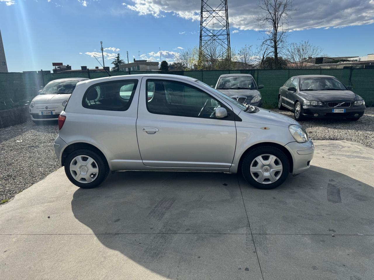 Toyota Yaris 1.0i 16V cat 3 porte Sol euro 4. Benzina neopatentati