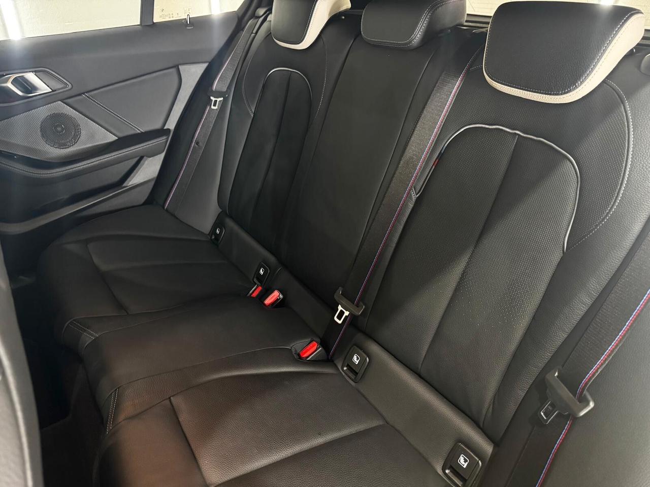 Bmw 118 118d 5p. Msport