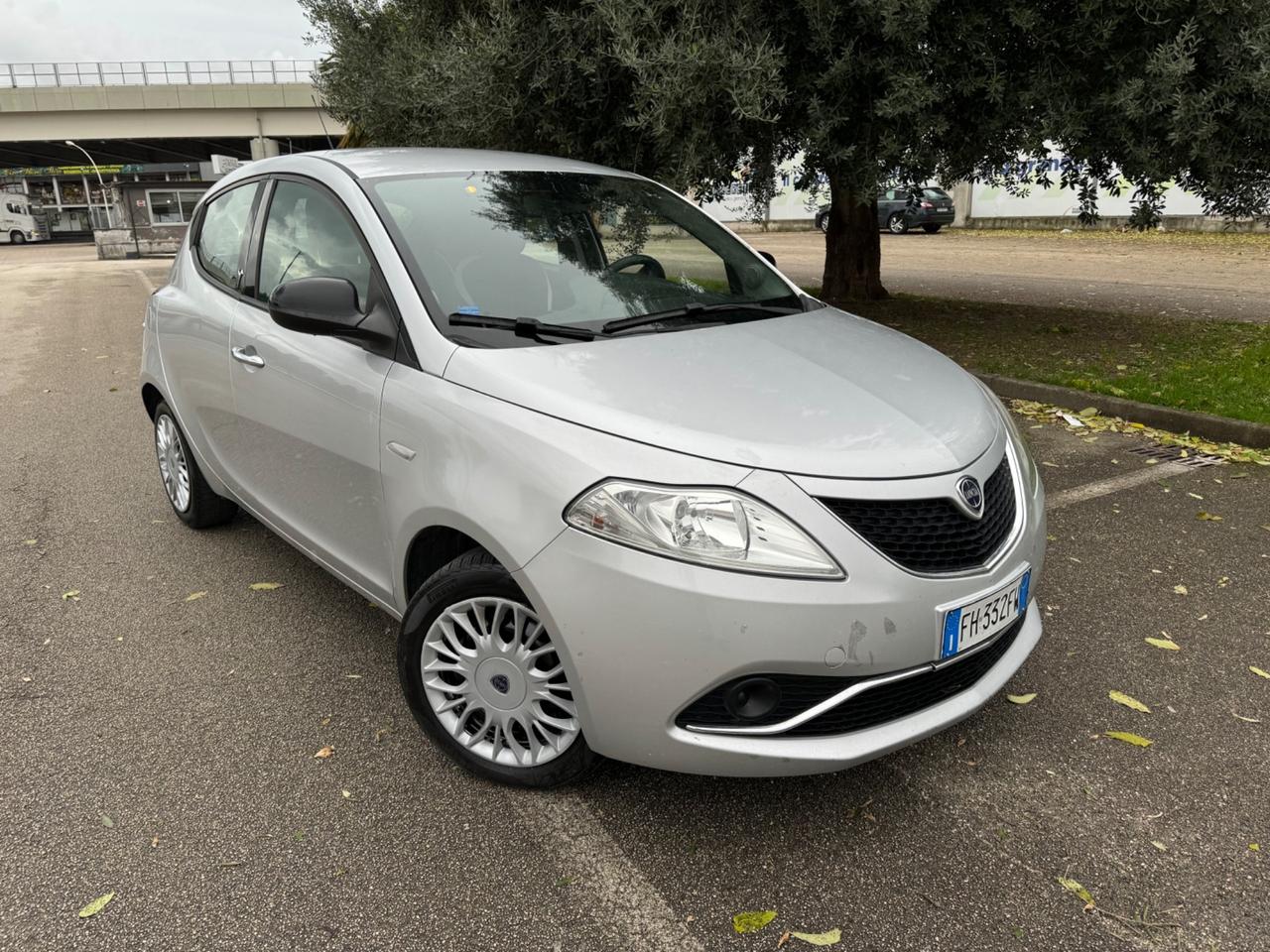 Lancia Ypsilon 1.2 69 CV 5 porte GPL Ecochic Silver