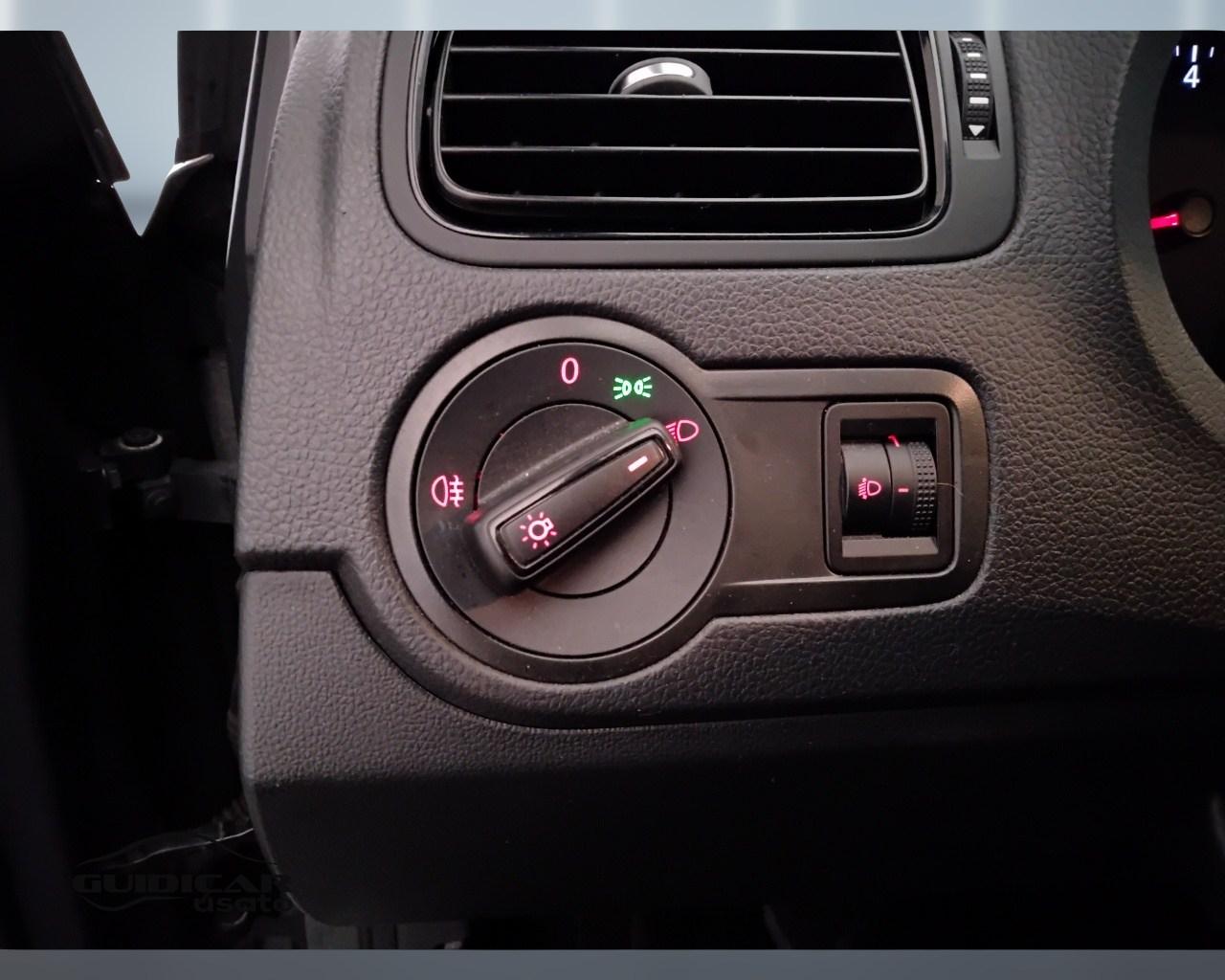 VOLKSWAGEN Polo V 2014 - Polo 5p 1.0 mpi Trendline 60cv