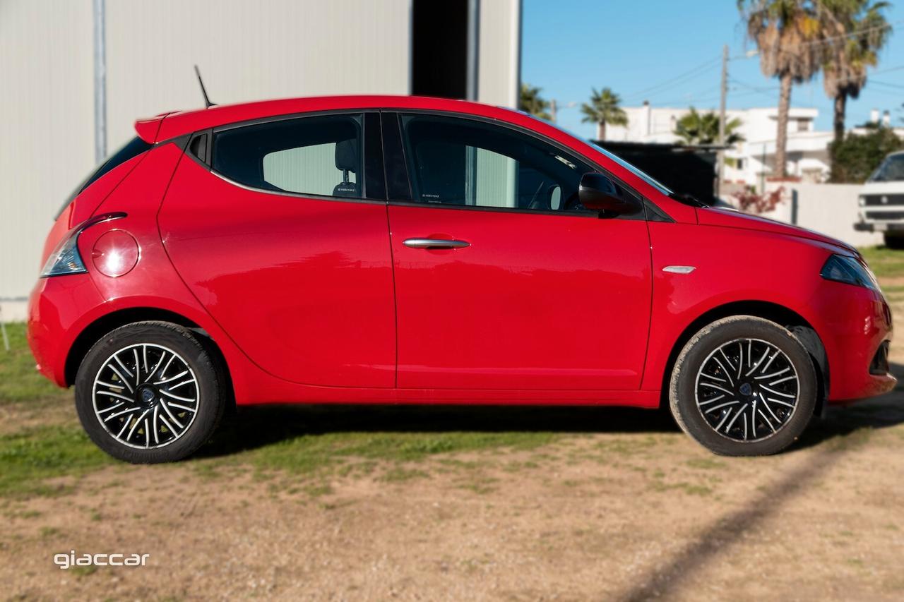 Lancia Ypsilon 1.0 FireFly 5 porte S&S Hybrid Gold