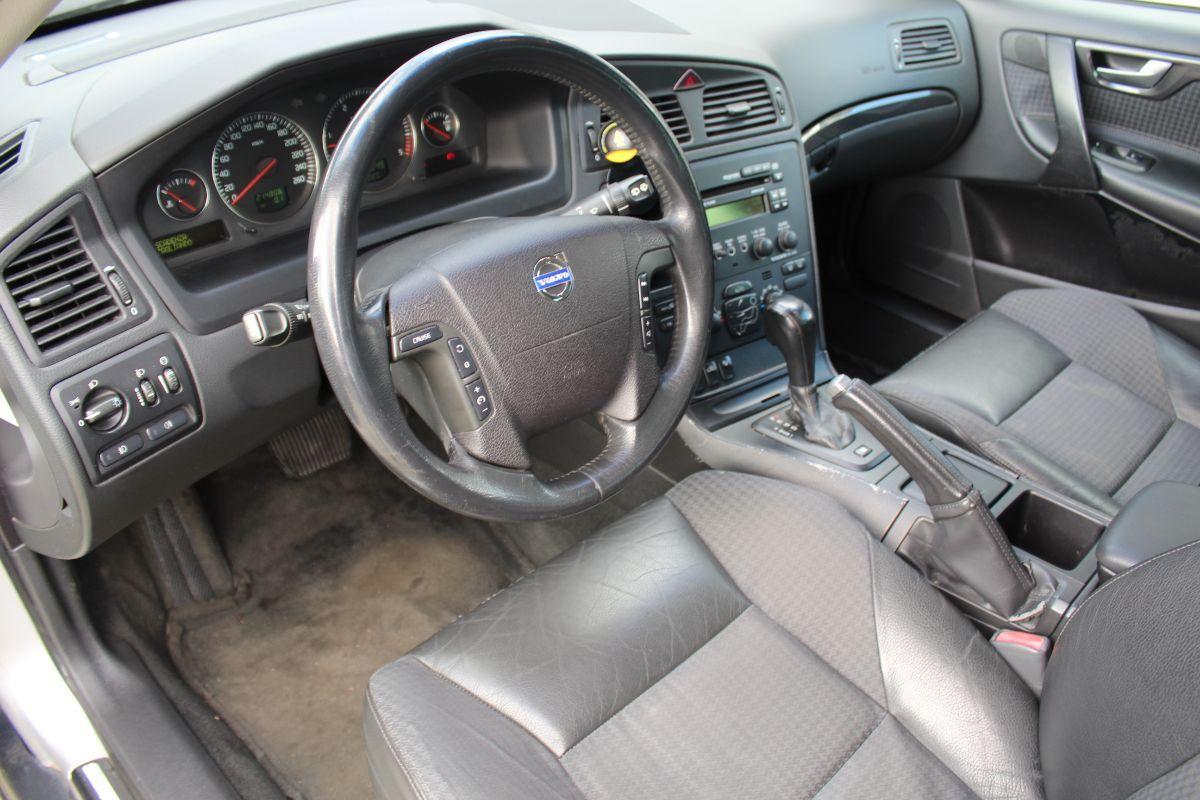 VOLVO - V70 - 2.4 D5 20V Momentum
