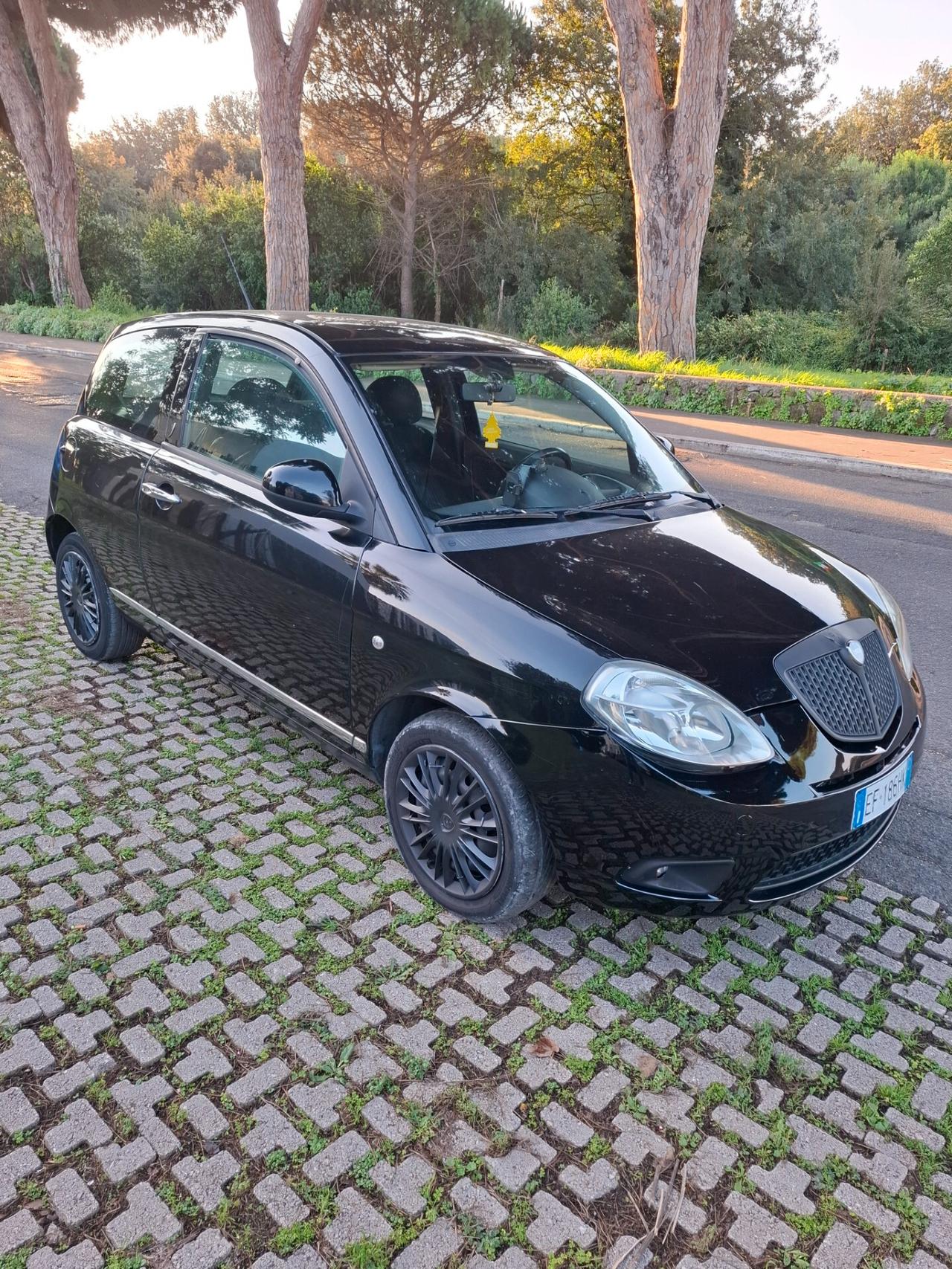 Lancia Ypsilon 1.3 MJT 75 CV Platino