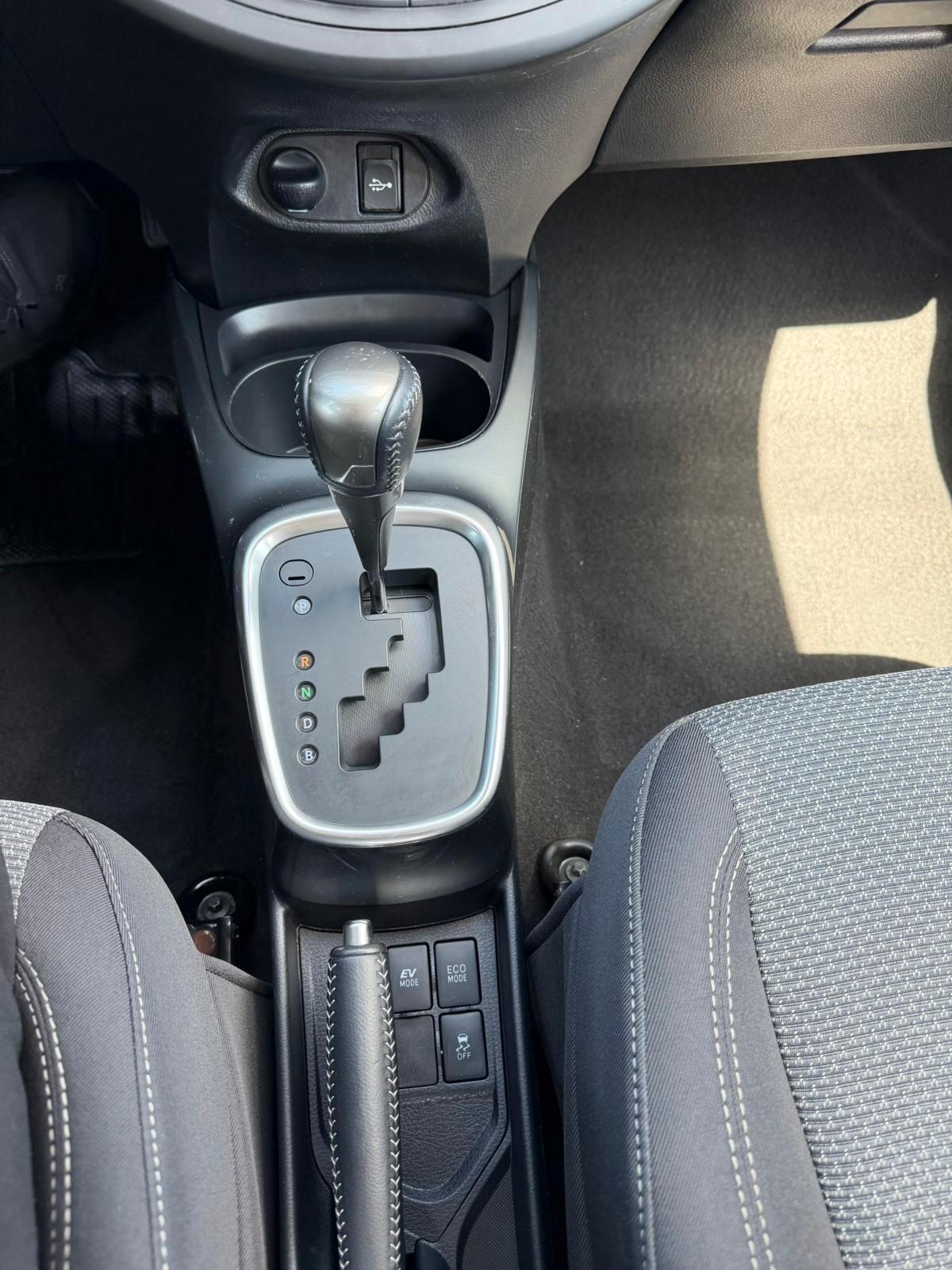 Toyota Yaris 1.5 Hybrid Automatica – GARANZIA 12 MESI!