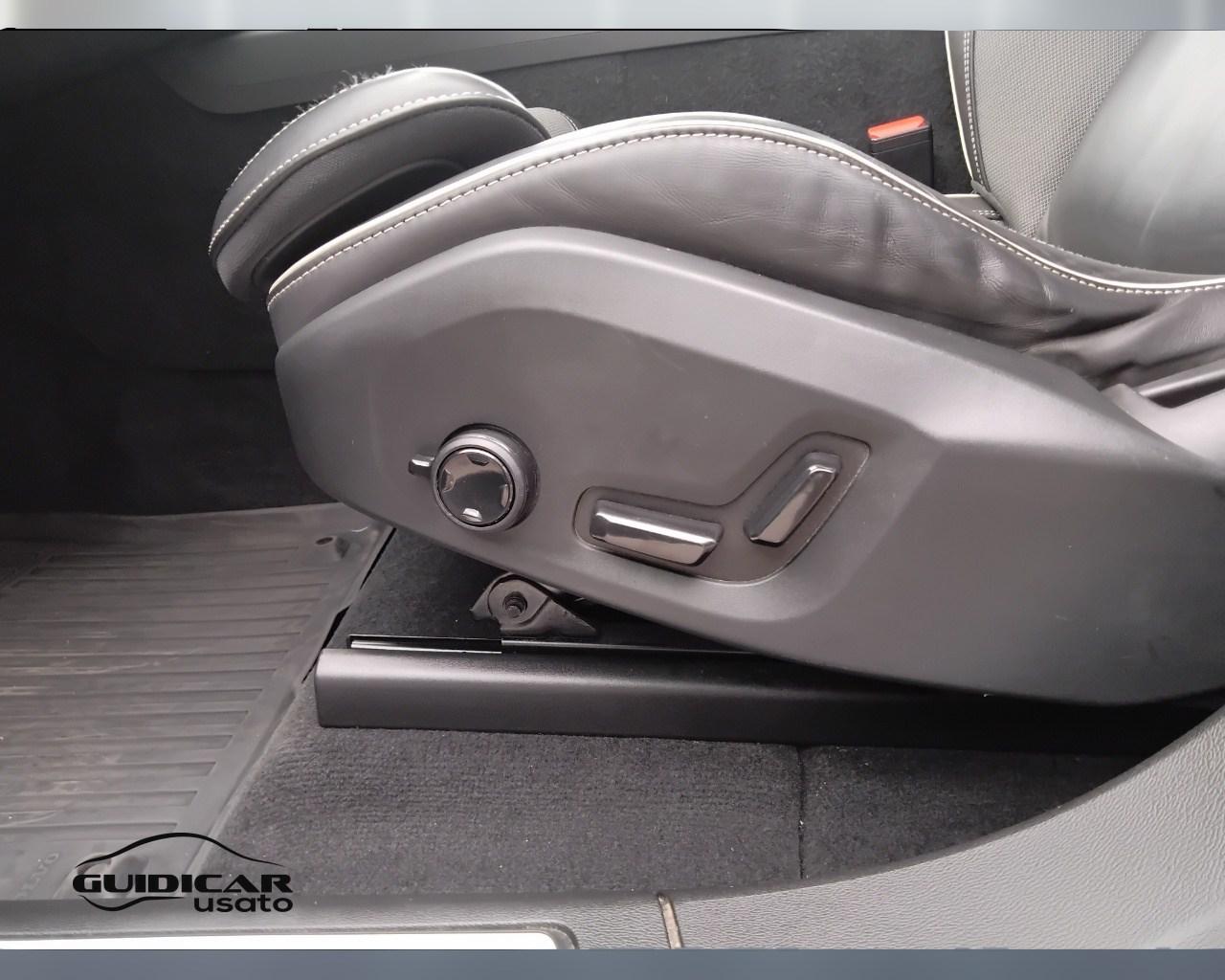 VOLVO XC60 II 2022 - XC60 2.0 b4 Plus Dark awd auto