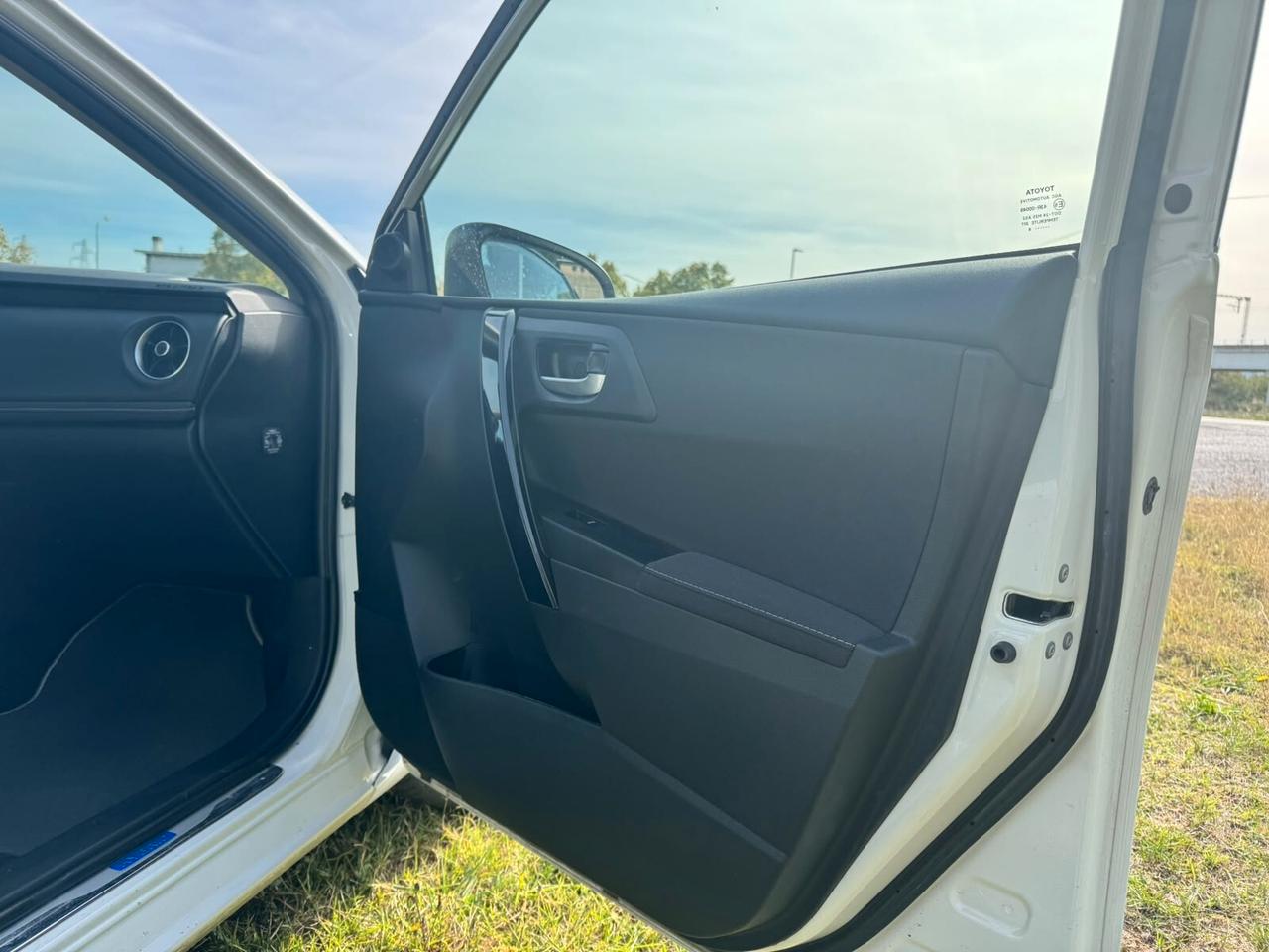 Toyota Auris 1.8 Hybrid Lounge