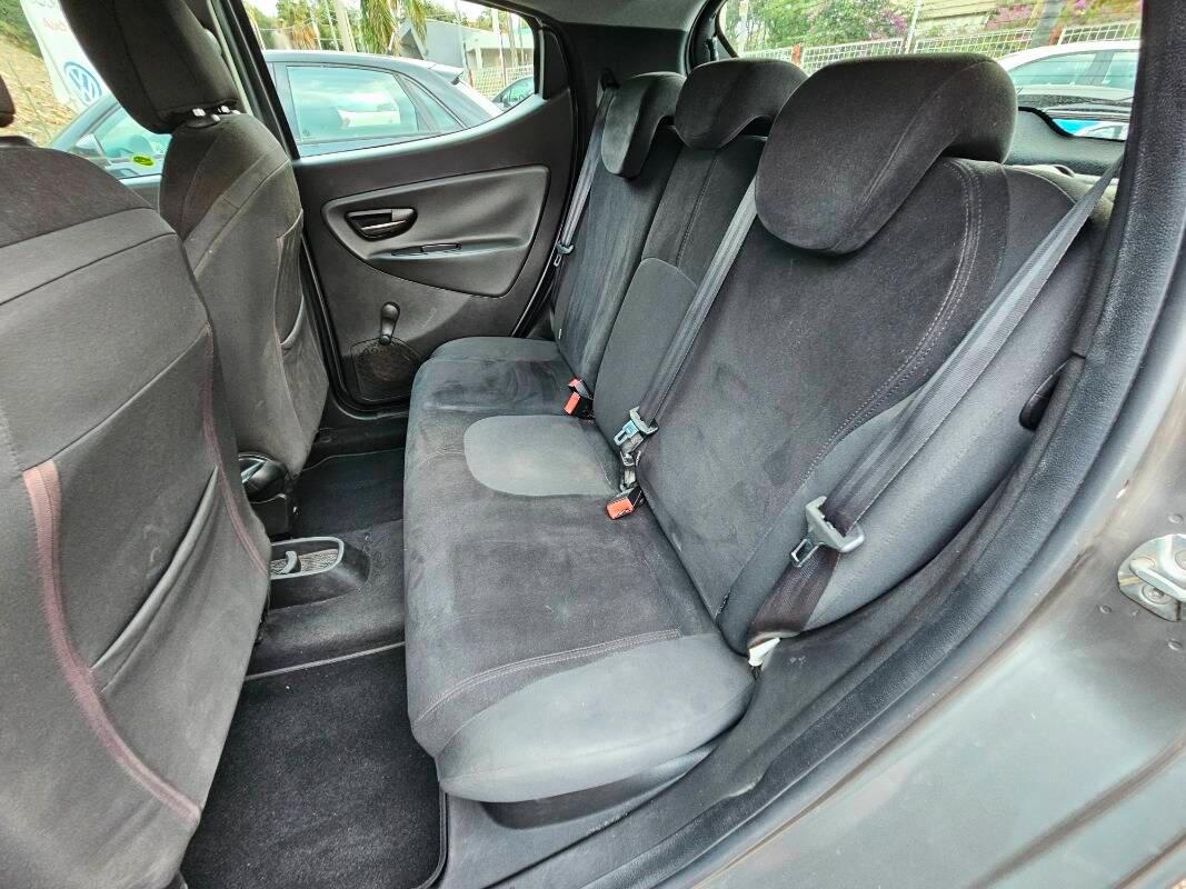 Lancia Ypsilon 1.2 8v Silver c clima 69cv