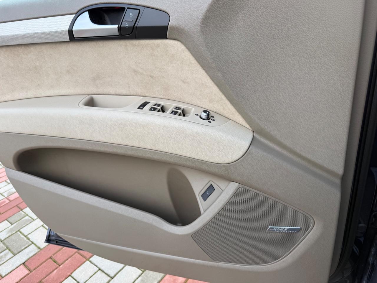 Audi Q7 3.0 V6 TDI 245 CV QUATTR0 7 POSTI