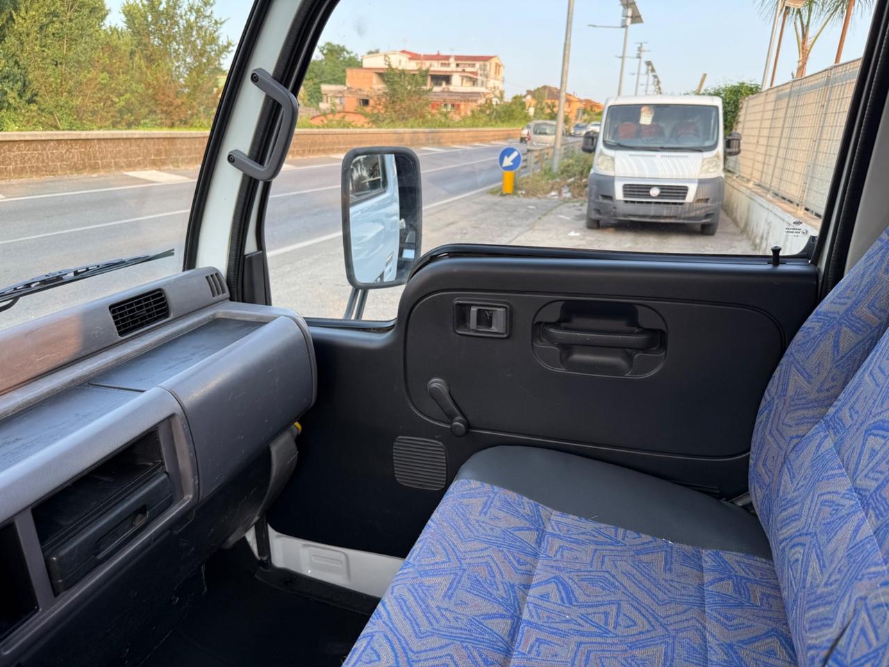 Nissan Cabstar 110 ribaltabile trilaterale