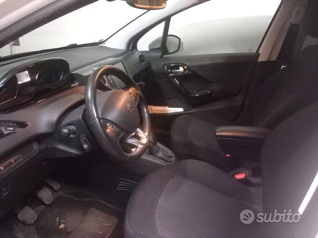 PEUGEOT 208 1,4 HDI-UNICO PROPRIETAR-4 REVISIONI