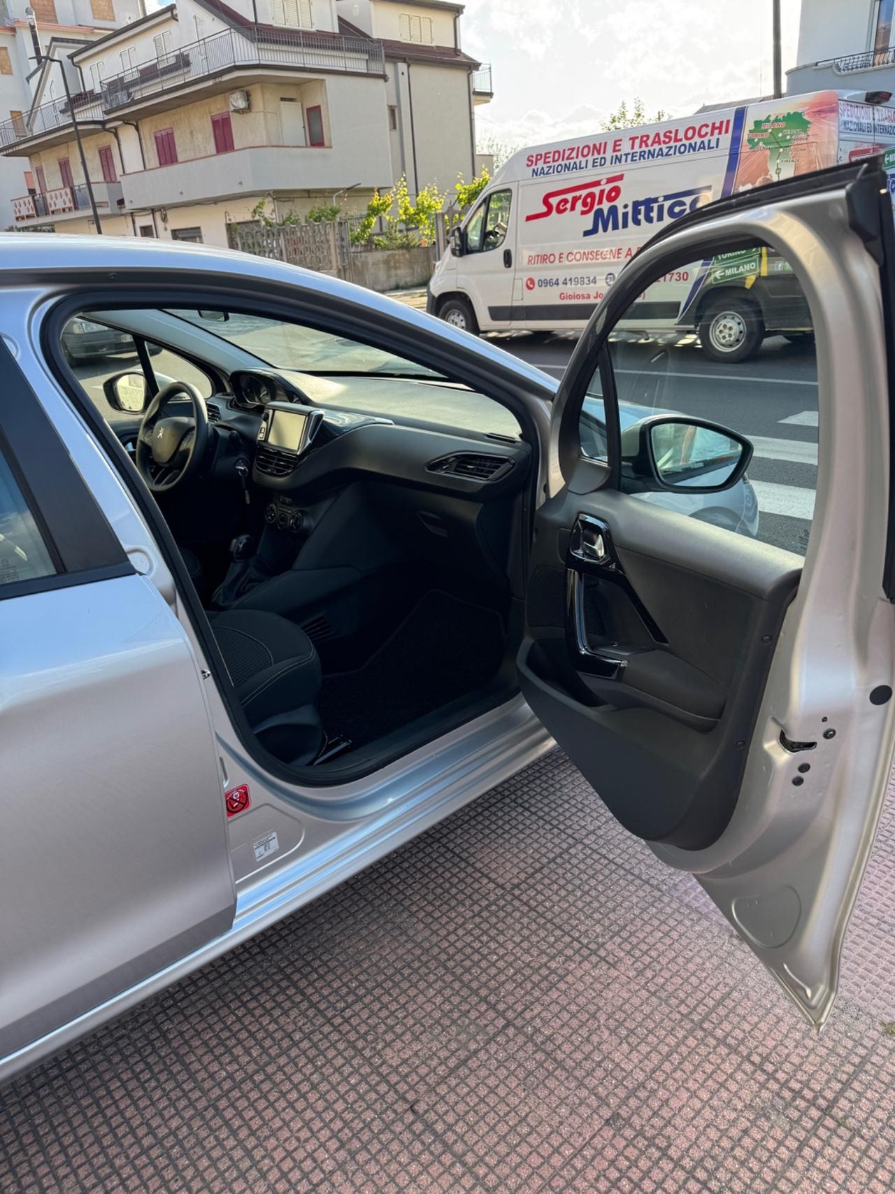 Peugeot 208 PureTech 82 5 porte Allure