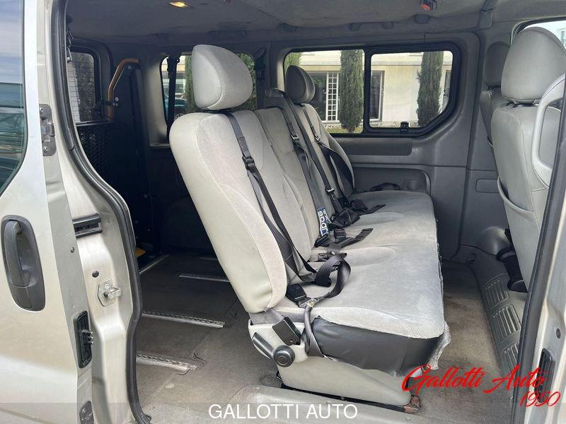 Opel Vectra 2.5 dti 135cv 8posti - PEDANA DISABILI