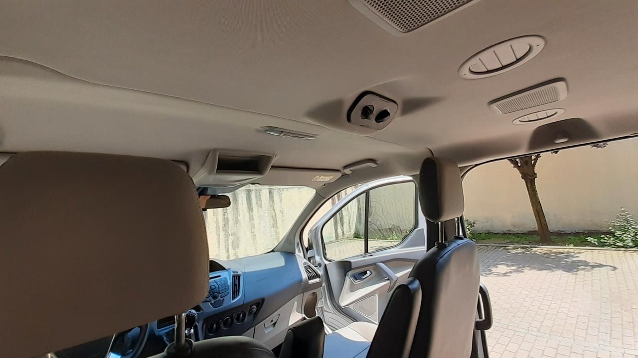 Ford Tourneo Custom Ford Tourneo Connect trasporto disabili pedana