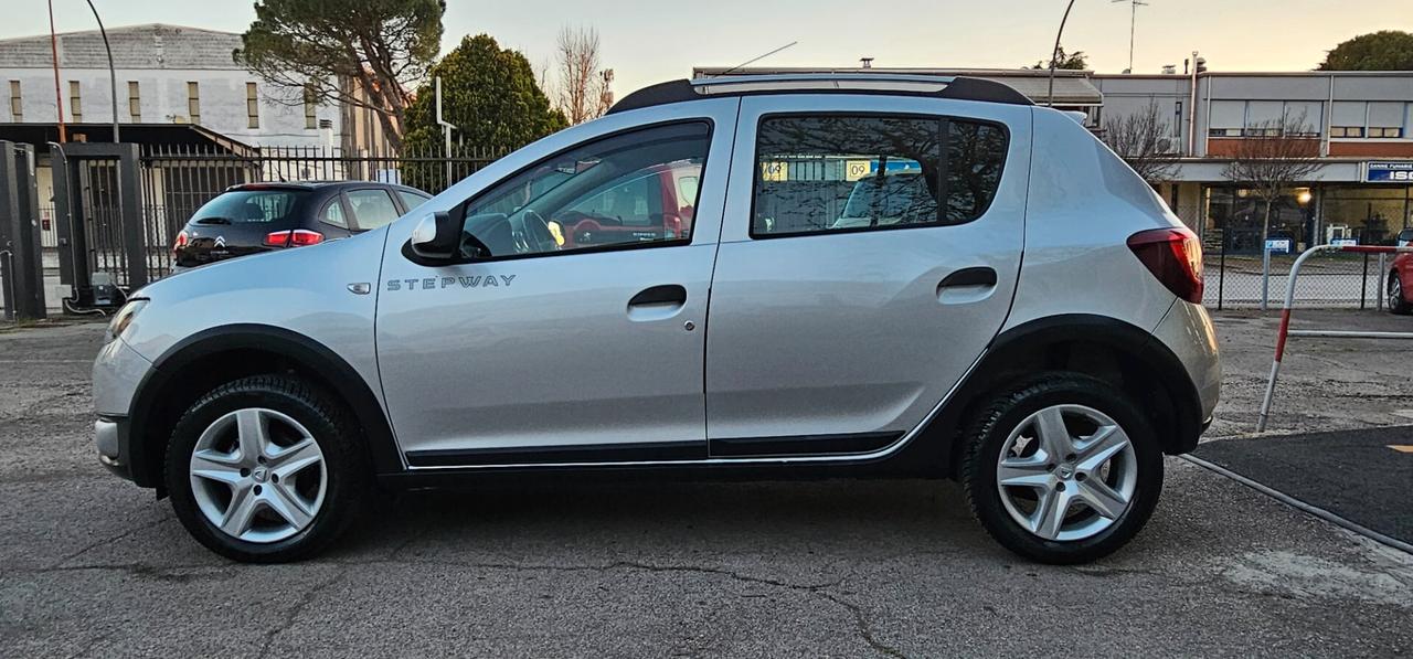 Dacia Sandero 0.9 TCe 90CV Lauréate Solo 64000 KM