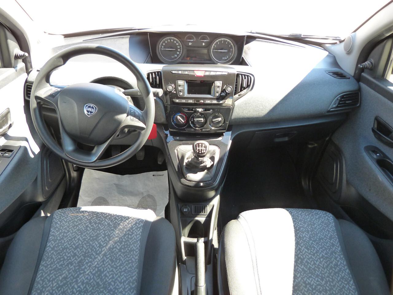 Lancia Ypsilon 1.0 S&S Hybrid Silver